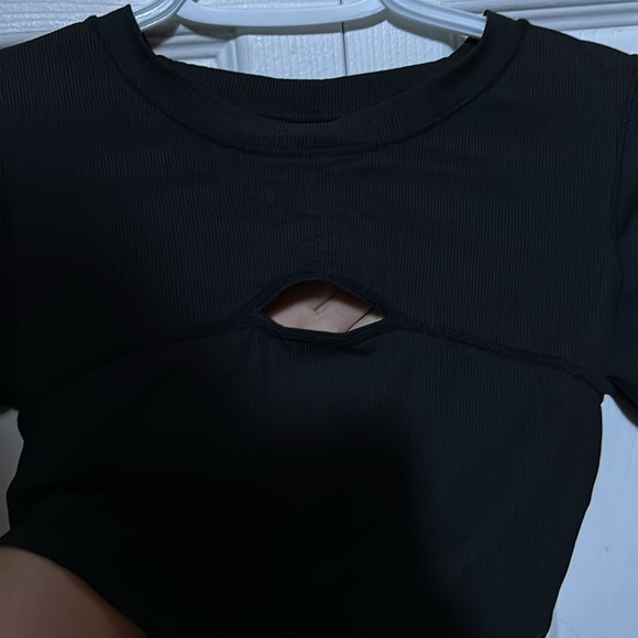 Size Small Mono B long sleeve cropped activewear. - Picture 3 of 4